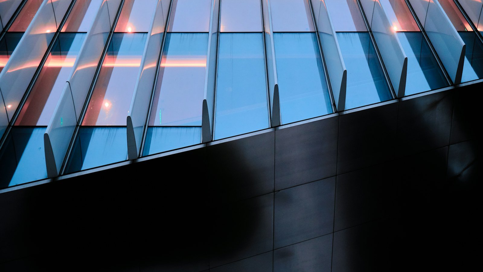 Reading an acquisition target through its digital footprint
