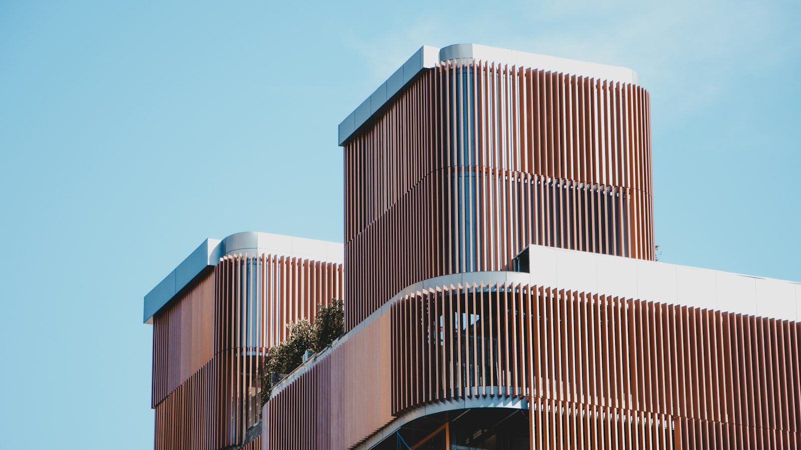 A modern building facade, representing the state of hospital digital